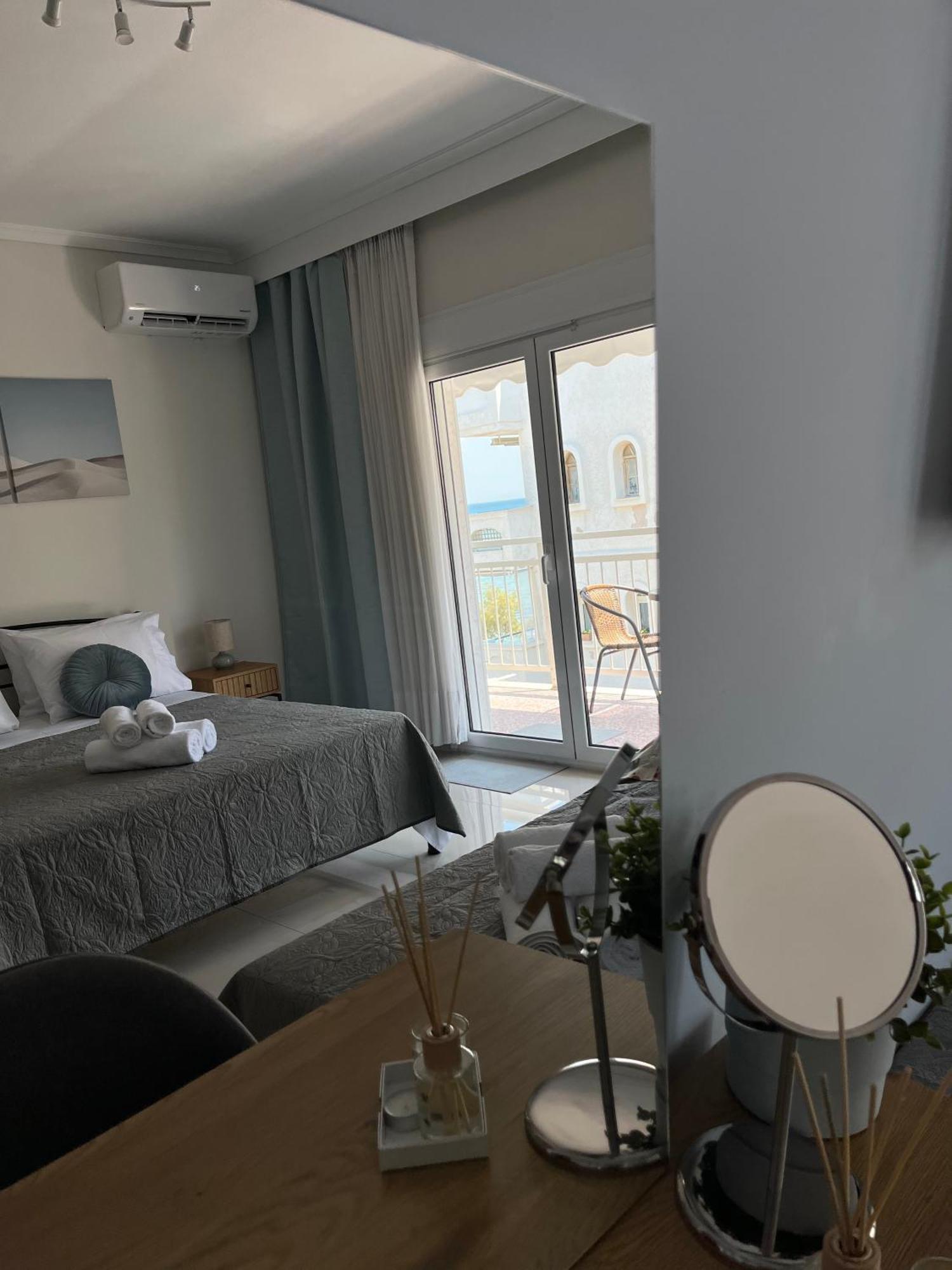 Irene Beach Front Luxury Suite Peraia  Екстер'єр фото