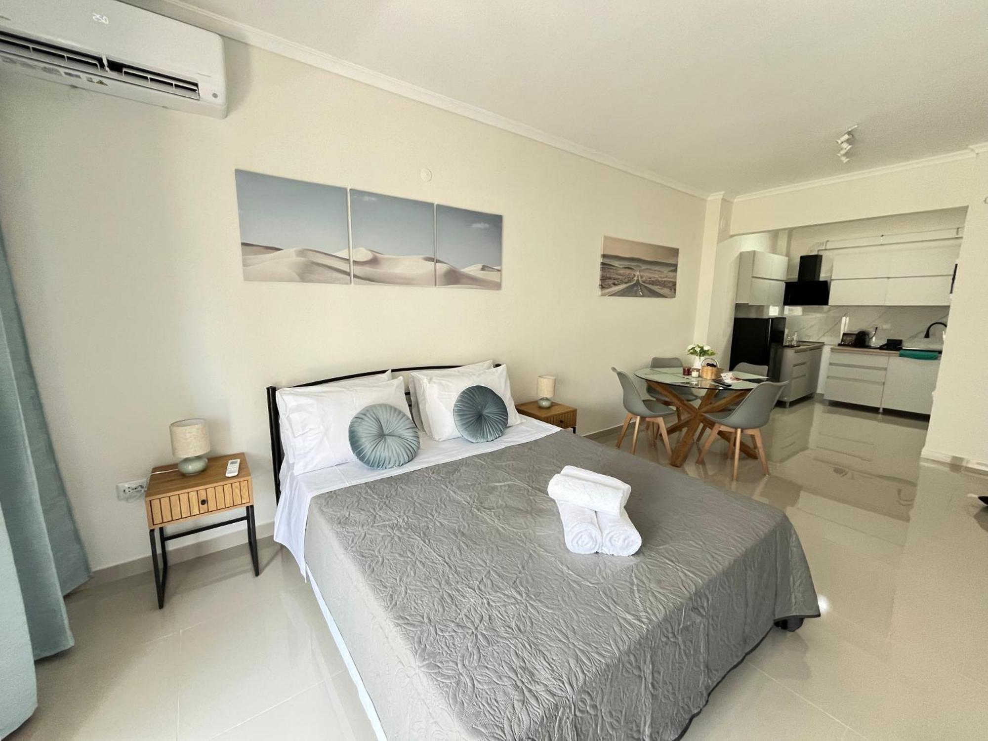Irene Beach Front Luxury Suite Peraia  Екстер'єр фото
