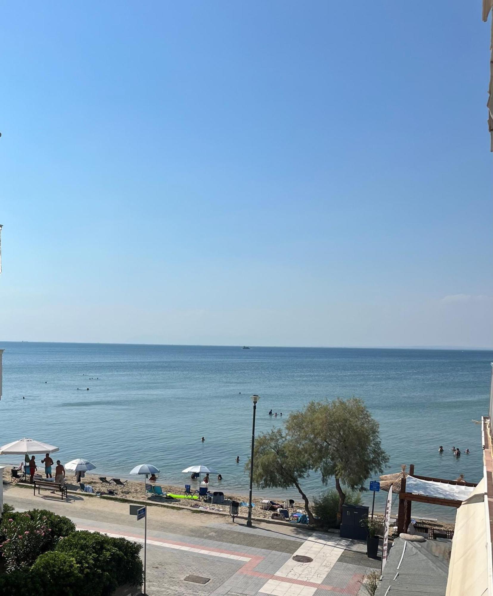 Irene Beach Front Luxury Suite Peraia  Екстер'єр фото